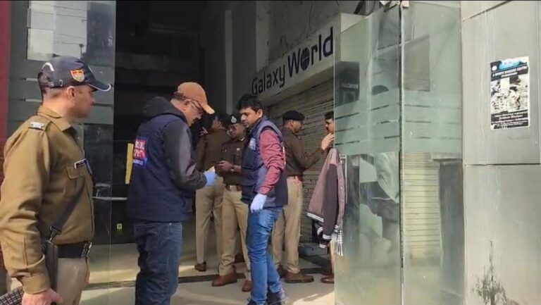 दिनदहाड़े हत्या