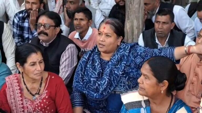 जिला कलेक्ट्रेट घेराव