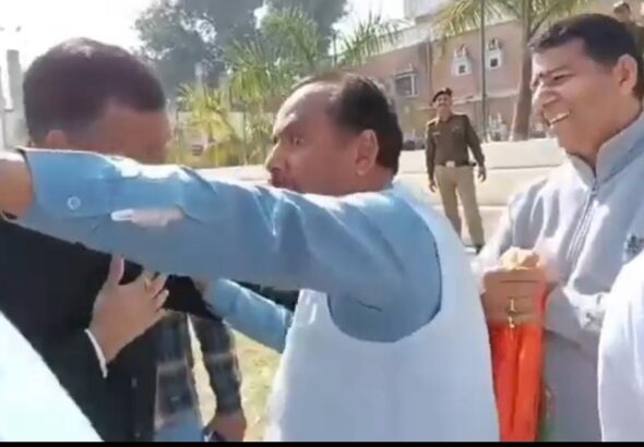 पुलिस अधिकारी और दर्जाधारी मंत्री में तीखी नोकझोंक