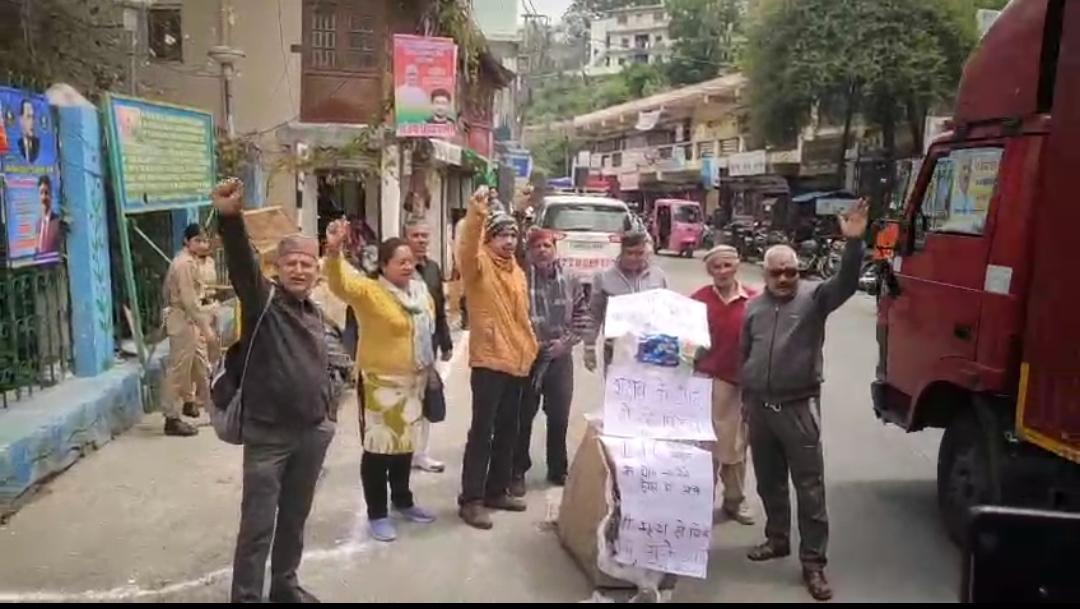 आक्रोशित विक्रेता