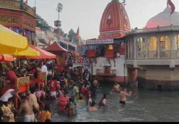 आस्था की डुबकी