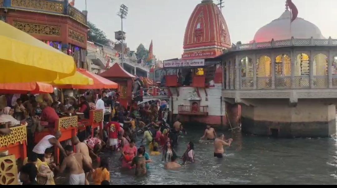 आस्था की डुबकी