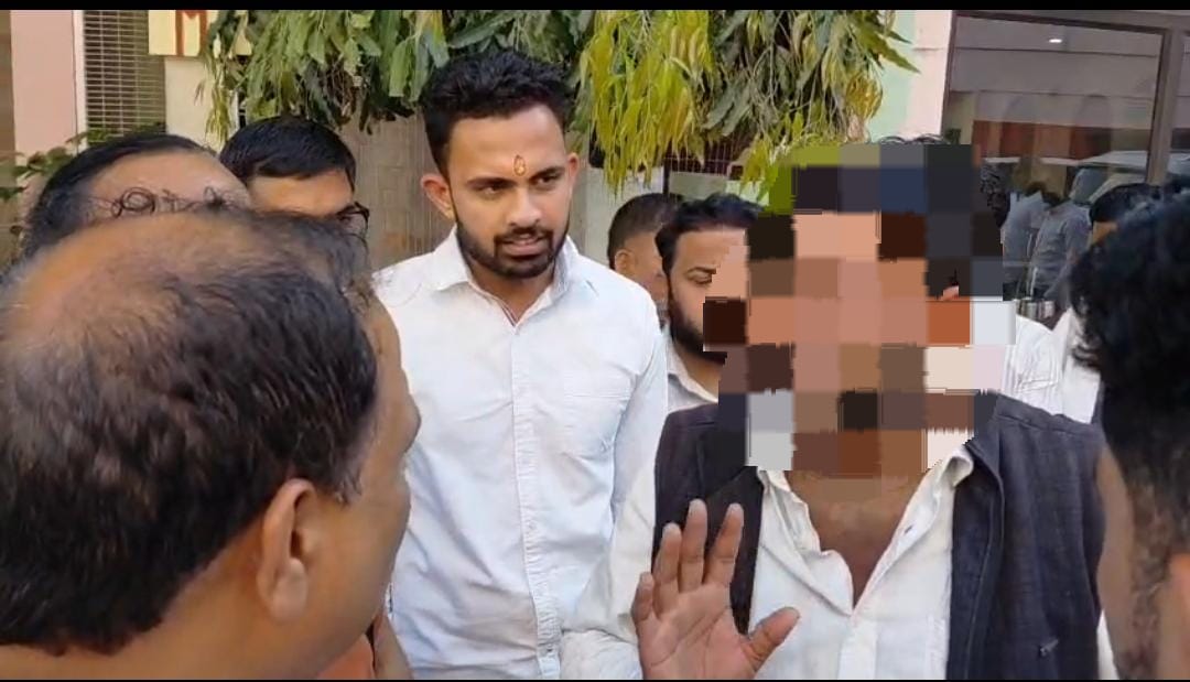 कार्यक्रम में जेबकतरा