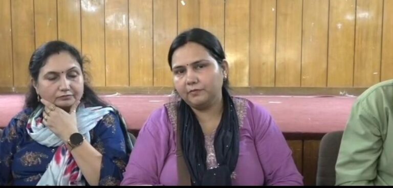 पीड़ित मां