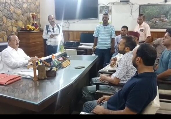 DFO का घेराव