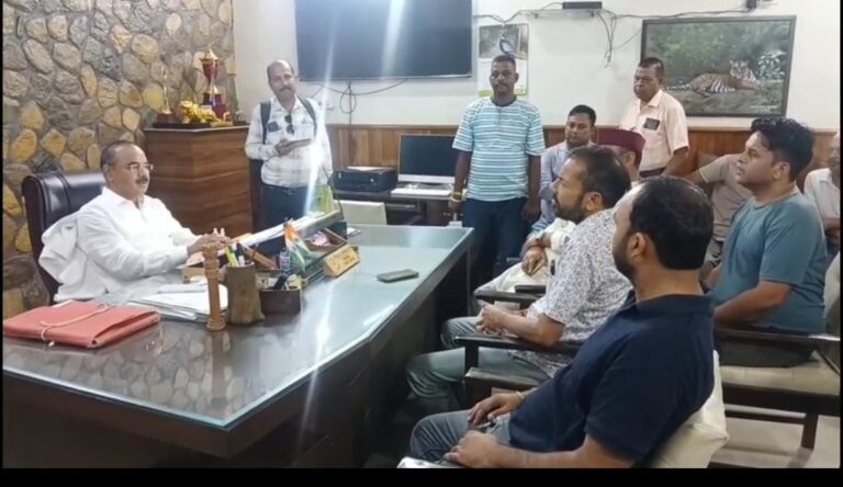 DFO का घेराव