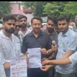 खून से पत्र लिख मुख्यमंत्री से गुहार