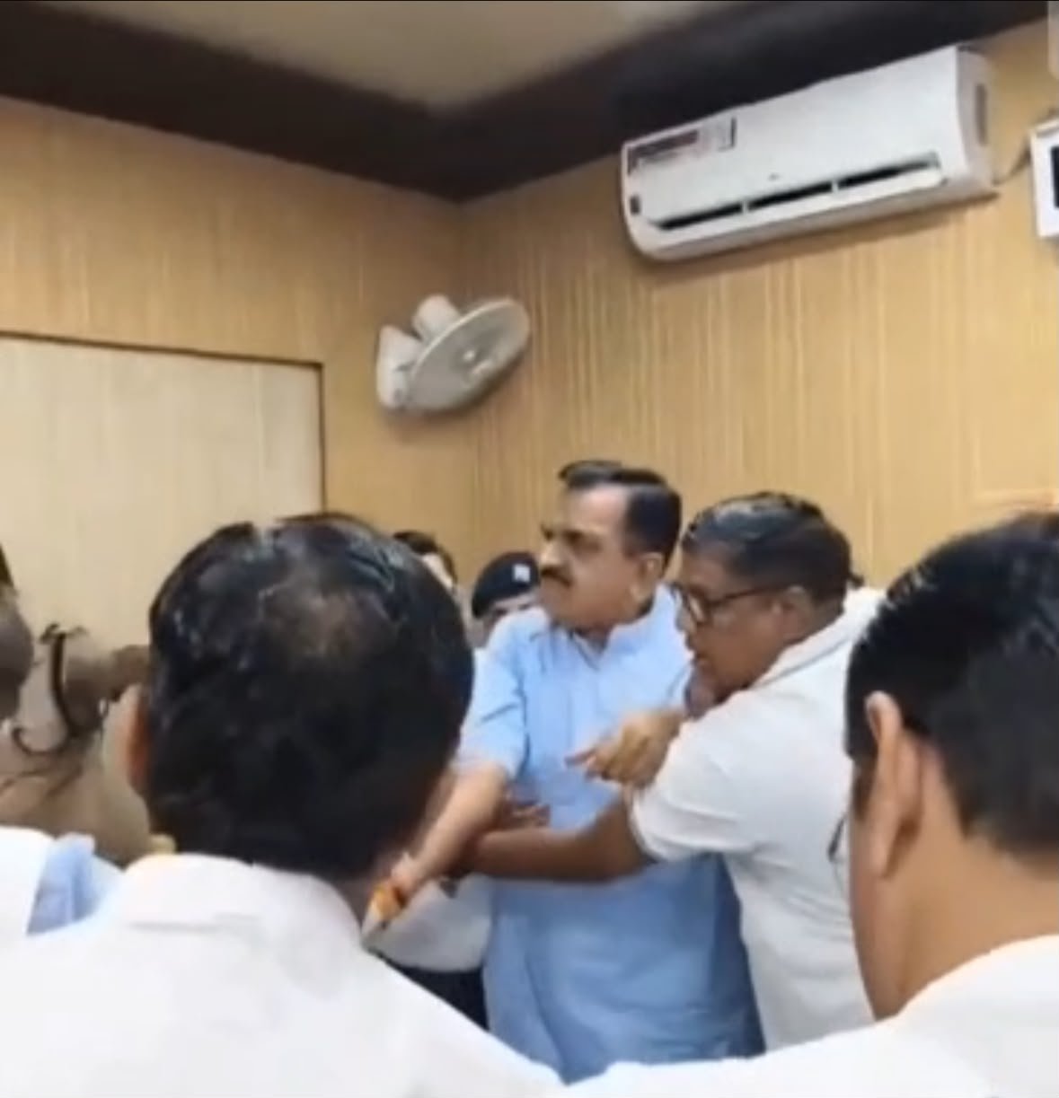 रुद्रपुर कलेक्ट्रेट परिसर