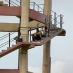 पानी की टंकी पर चढ़े छात्र