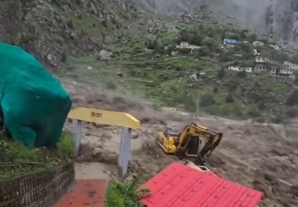 भारी उफान