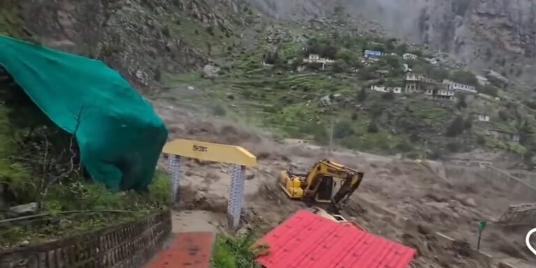 भारी उफान