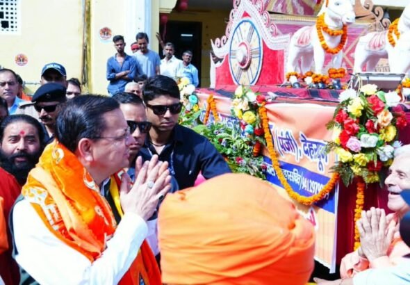 शोभायात्रा में शामिल हुए मुख्यमंत्री पुष्कर सिंह धामी