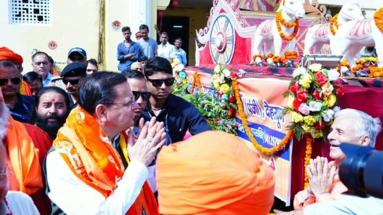 शोभायात्रा में शामिल हुए मुख्यमंत्री पुष्कर सिंह धामी