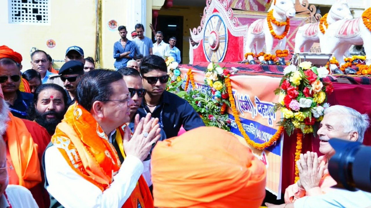 शोभायात्रा में शामिल हुए मुख्यमंत्री पुष्कर सिंह धामी