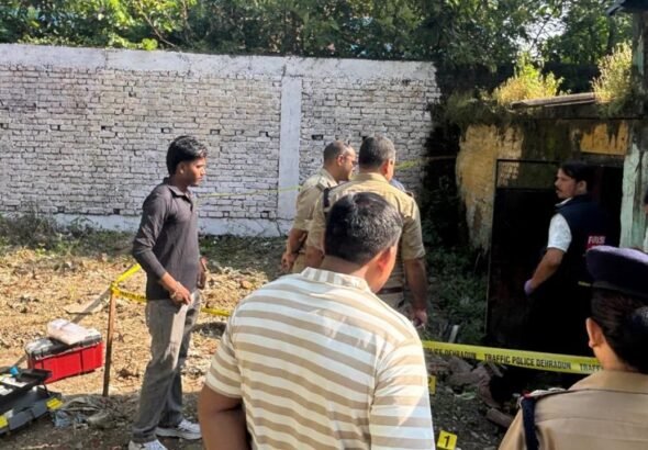 घटनास्थल पर पहुंची पुलिस