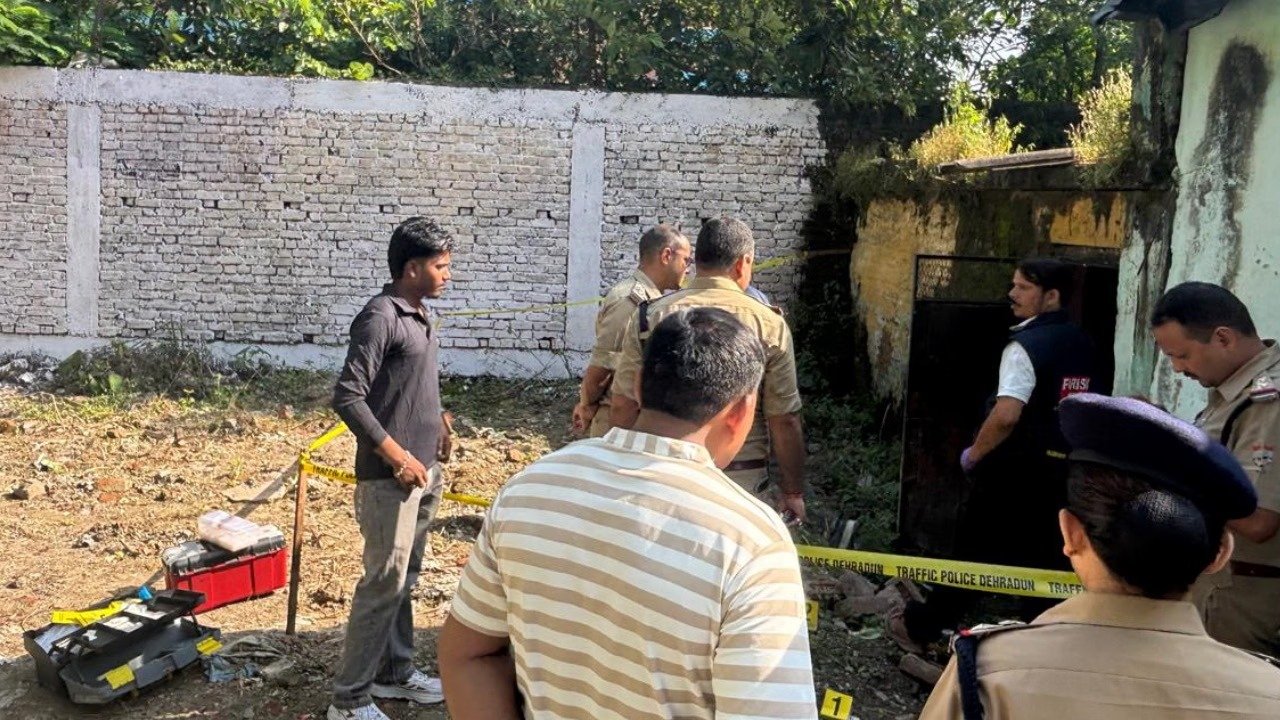 घटनास्थल पर पहुंची पुलिस