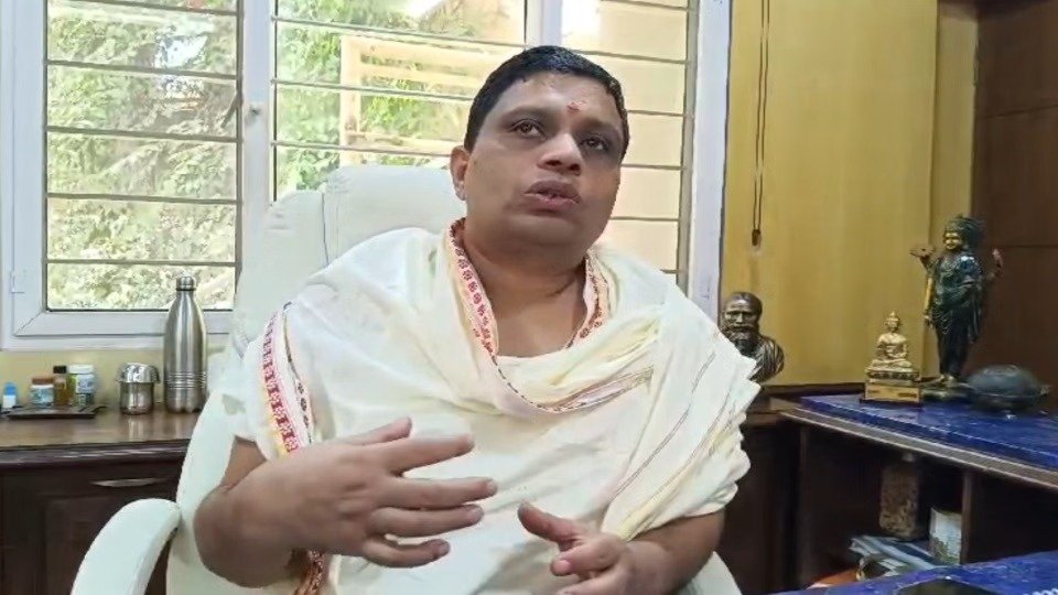 आचार्य बालकृष्ण
