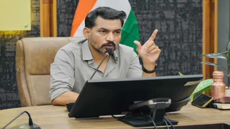 जिलाधिकारी आशीष चौहान