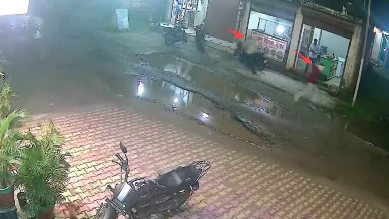 सीसीटीवी कैमरे में भागते कैद हुए अपराधी