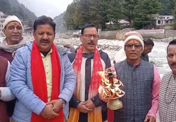 प्रधानमंत्री नरेंद्र मोदी के जन्मदिन पर गंगोत्री में पूजा