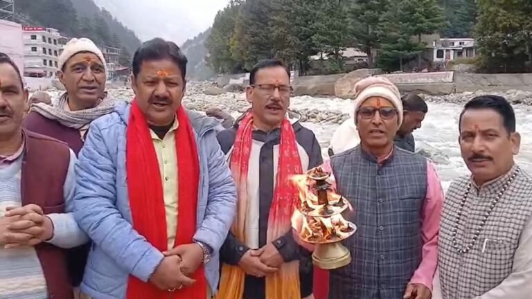 प्रधानमंत्री नरेंद्र मोदी के जन्मदिन पर गंगोत्री में पूजा