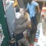 रेस्टोरेंट में बैठे युवकों पर किया हमला