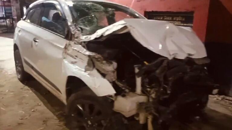 रुड़की में बेकाबू कार